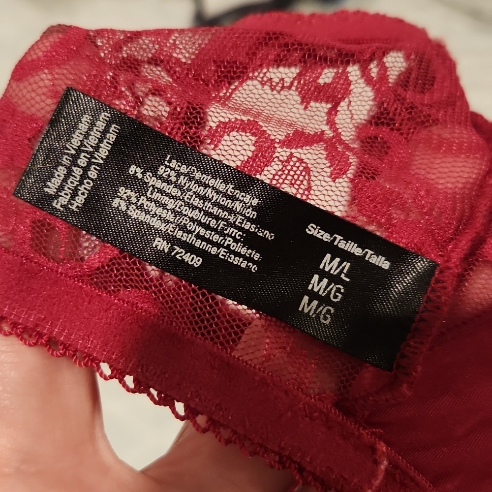 Elegant Lightly Padded Cranberry Lace Bandeau Size M/L - Picture 4 of 4